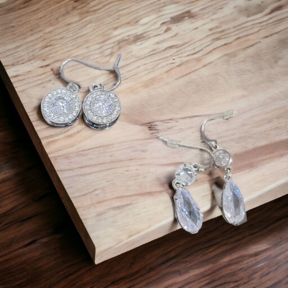 2 pairs of crystal earrings
